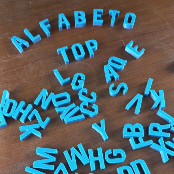 Alfabeto Móvel em Impressão 3D – Kit Completo com 57 Letras